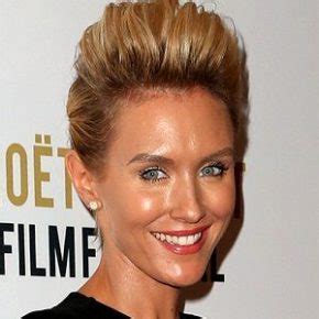 nicky whelan net worth|Nicky Whelan Biography: Age, Parents, Siblings, Movies, Net。